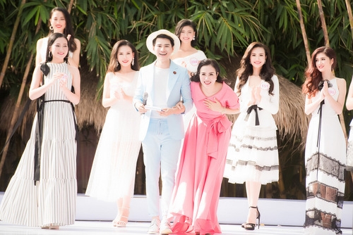 thi-sinh-hoa-hau-viet-nam-trinh-dien-thoi-trang-vay-xe-nguc-xuyen-thau-11