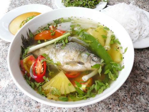 Bún canh chua cá diếc