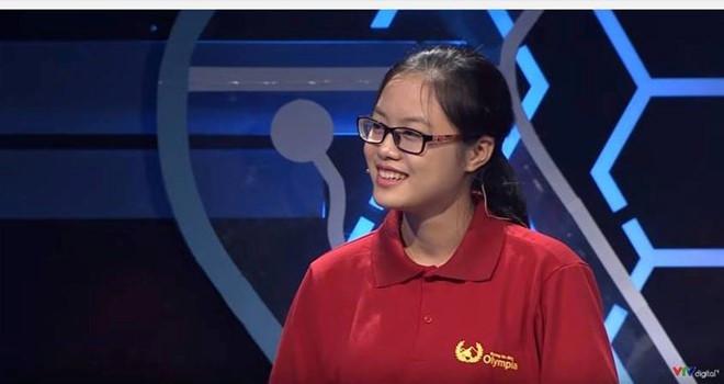 Nu sinh dung 11/11 cau khoi dong Olympia do DH Ngoai thuong hinh anh 1