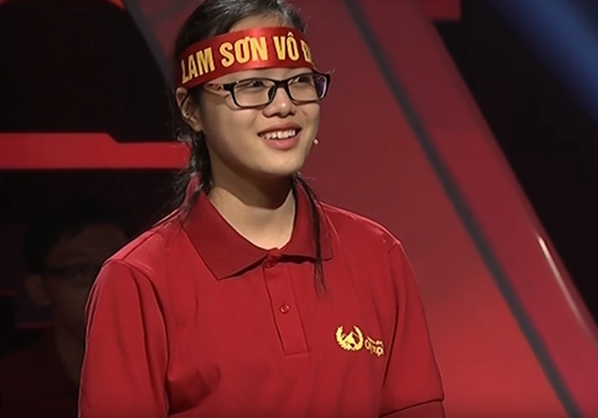 Nu sinh dung 11/11 cau khoi dong Olympia do DH Ngoai thuong hinh anh 2