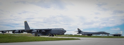Ba máy bay tại căn cứ trên đảo Guam. Ảnh: USAirforce