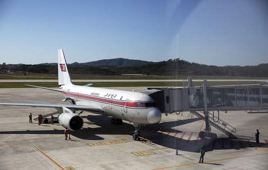  Máy bay Tupolev TU 204-300 của hãng hàng không quốc gia Triều Tiên Air Koryo hạ cánh khẩn cấp xuống Trung Quốc hôm 22-7. Ảnh: Reuters 