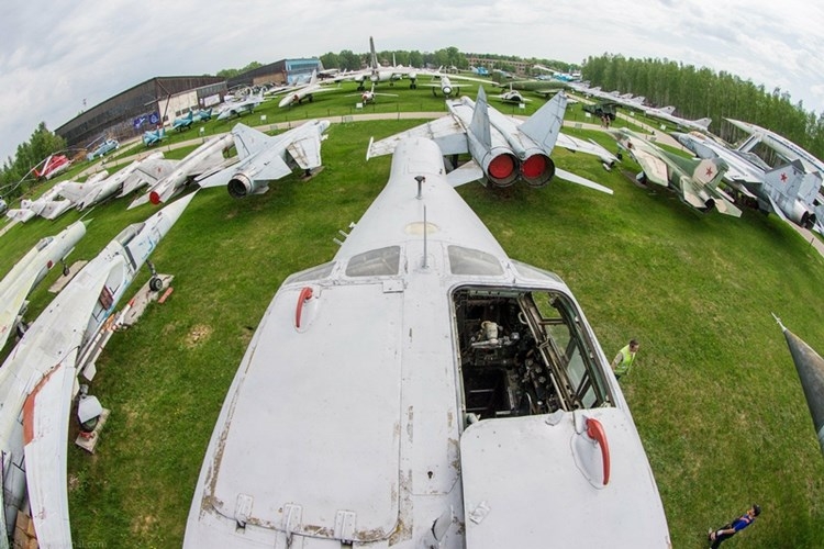 Chi tiet goc canh “sat thu san ngam” Be-12 cua Viet Nam-Hinh-9