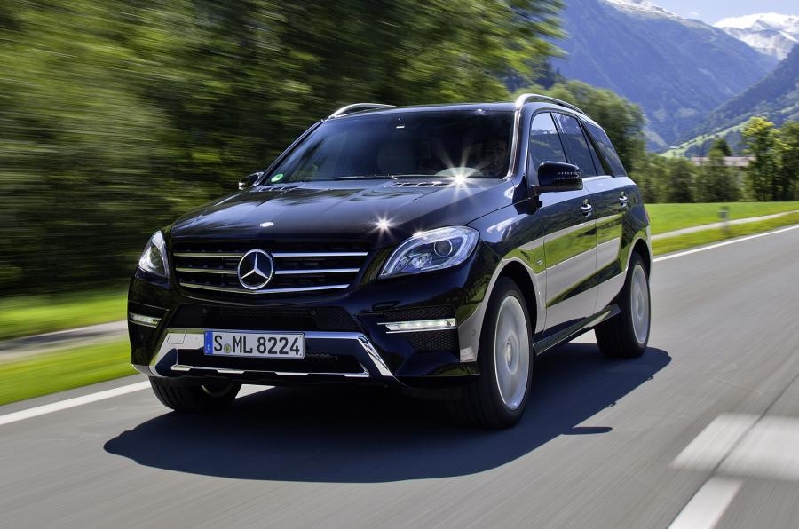 nham chan ga, xe mercedes lao xuong ho truc bach hinh anh 5