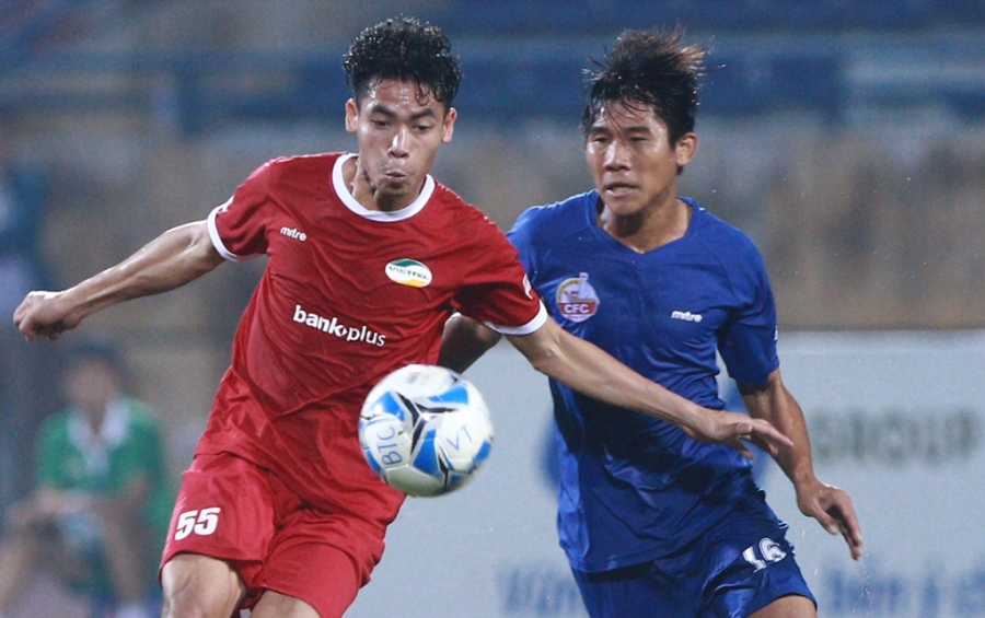 CLB Viettel (áo đỏ) có nhiều lợi thế để giành quyền đá play-off thăng hạng. 
