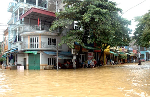 thanh-pho-yen-bai-thanh-song-duong-sat-len-lao-cai-tam-ngung
