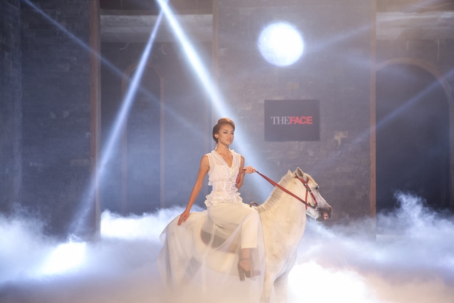 The Face: Mai Ngô bất mãn khi bị loại bởi chính Phạm Hương - Ảnh 4.