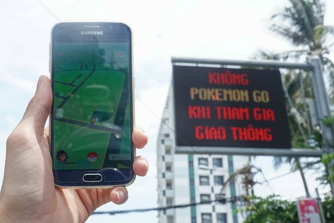 Bang dien tu o TP HCM dong loat canh bao Pokemon Go hinh anh 1