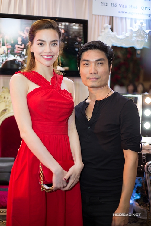 ho-ngoc-ha-rang-ro-di-xem-vay-cuoi-1