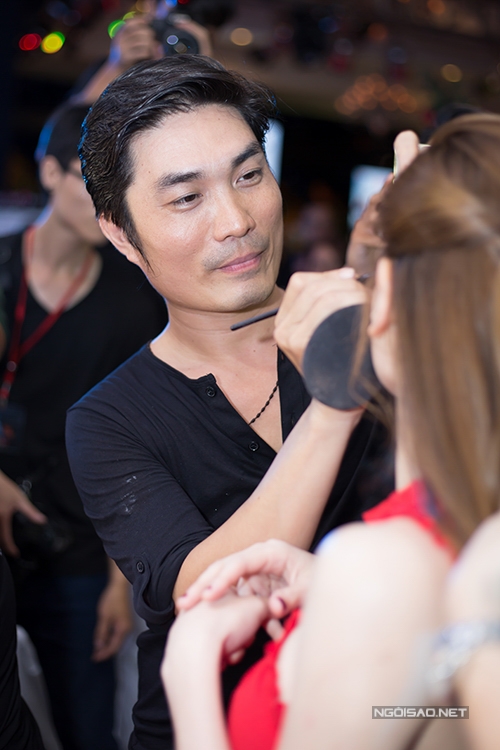 ho-ngoc-ha-rang-ro-di-xem-vay-cuoi-7