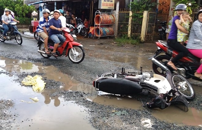 Nga xe duoi mua, nguoi dan ong nguy kich hinh anh 2