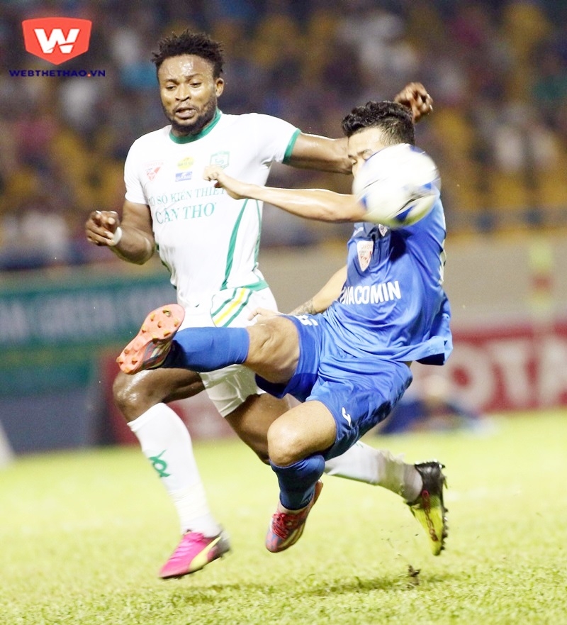 Lượt đi, T.Quảng Ninh đã thắng vất vả 2-1 trước XSKT.Cần Thơ. Ảnh Tuấn Tú