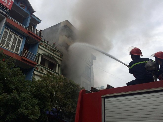 Chay nha 5 tang tai khu gian dan Mo Lao hinh anh 1