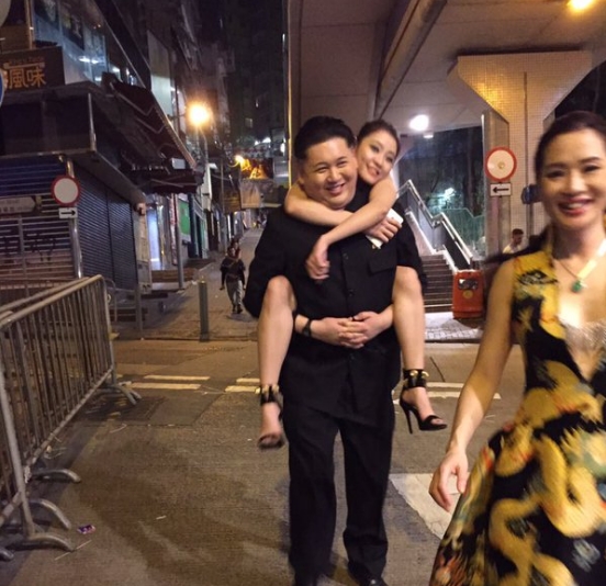 Co dong vien giong Kim Jong Un duoc chu y o Brazil hinh anh 12