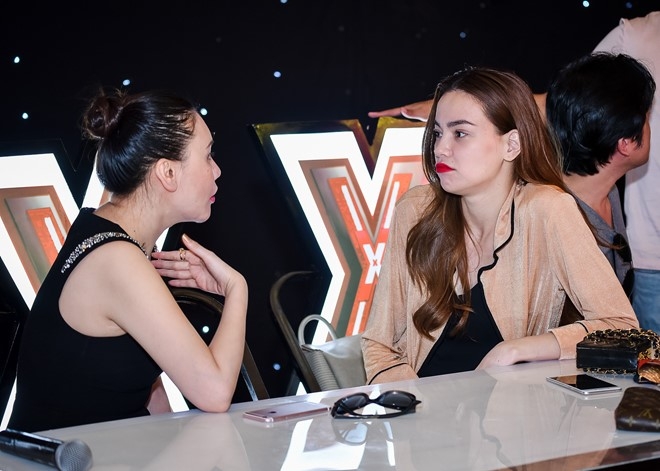 Ho Ngoc Ha lai xe sang di tong duyet chung ket X Factor hinh anh 2