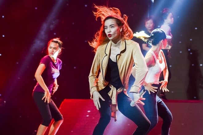 Ho Ngoc Ha lai xe sang di tong duyet chung ket X Factor hinh anh 3
