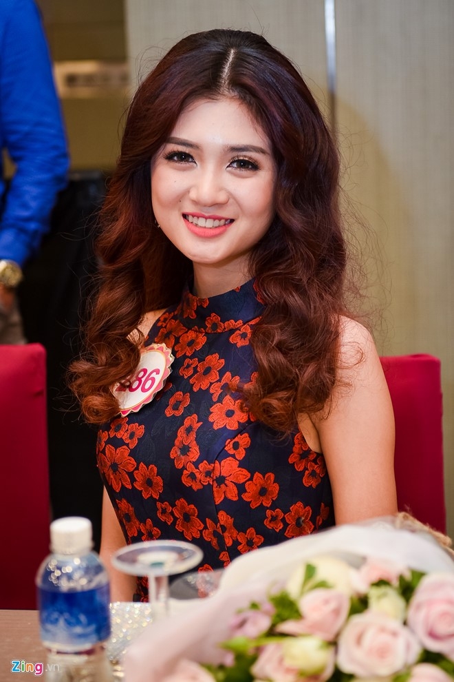 Nguoi dep HHVN khoe sac o hop bao truoc chung ket hinh anh 6