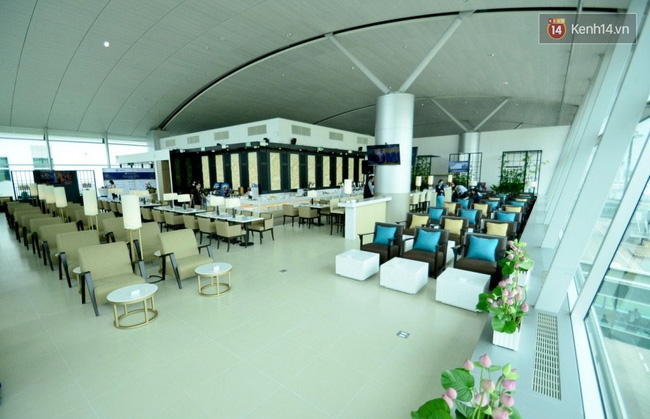 Cận cảnh phòng chờ mới 4 sao cho khách hạng thương gia ở sân bay Tân Sơn Nhất - Ảnh 1.