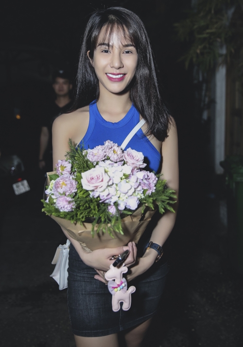 diep-lam-anh-quan-quyt-ban-trai-trong-tiec-sinh-nhat-7