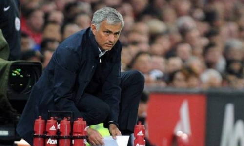 M.U bất ngờ cấm Mourinho mua thêm cầu thủ - Ảnh 1
