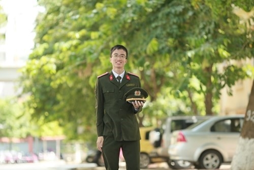 Nam sinh Hoc vien An ninh duy nhat duoc phong ham trung uy hinh anh 1