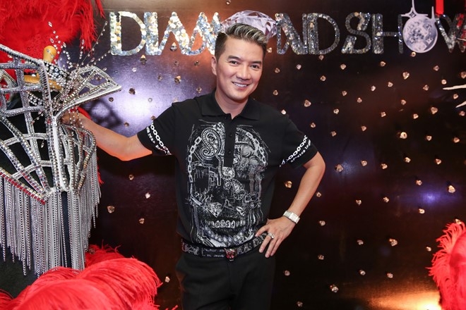 Dam Vinh Hung lam show 9 ty, ban ve VIP 20 trieu dong hinh anh 2