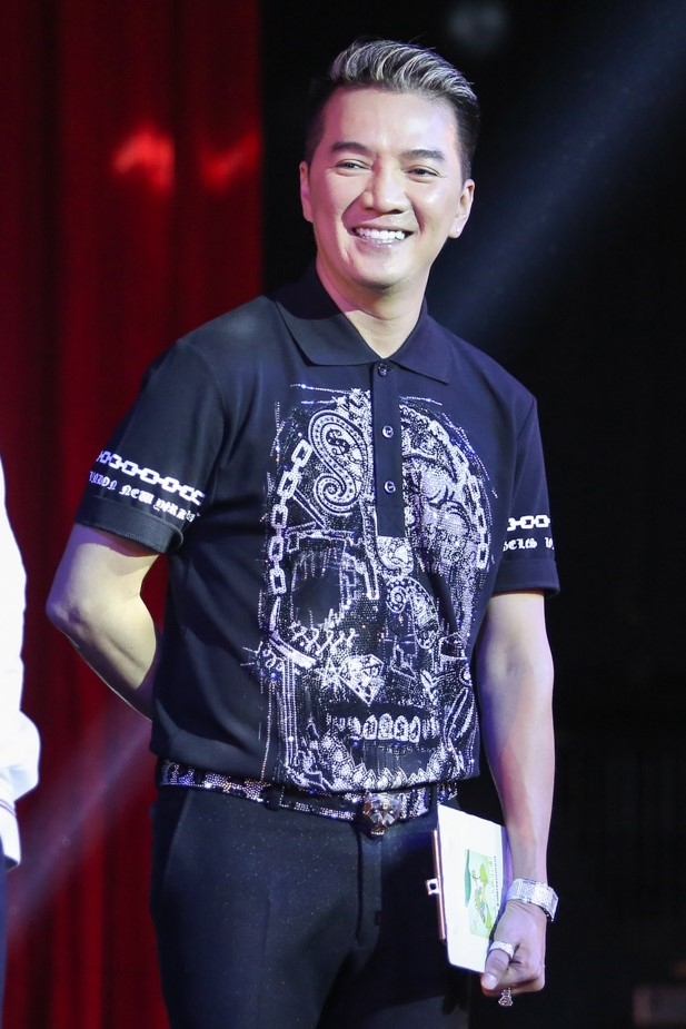 Dam Vinh Hung lam show 9 ty, ban ve VIP 20 trieu dong hinh anh 5