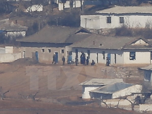 Cuộc sống của người dân Triều Tiên tại một làng gần biên giới với Hàn Quốc. (Nguồn: YONHAP/TTXVN)