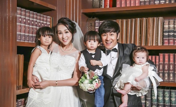 tran hao dan lan dau noi ve buc hinh cham soc vung kin cua vo - 3