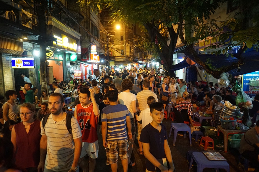  Các nhà hàng, bán bar đủ điều kiện trên địa bàn quận Hoàn Kiếm được hoạt động đến 2h sáng (Ảnh: Hữu Nghị) 