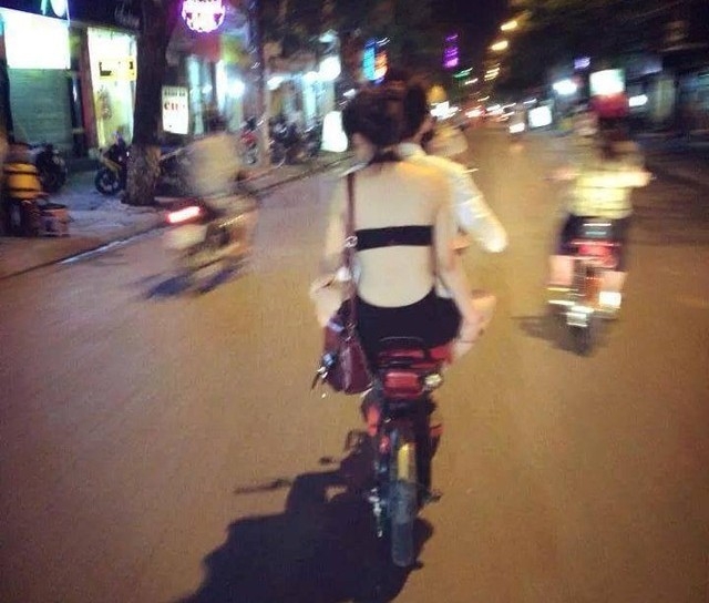 nhung bo canh thoi trang tra tan mat nhin cua cac ban gai tren pho - 11