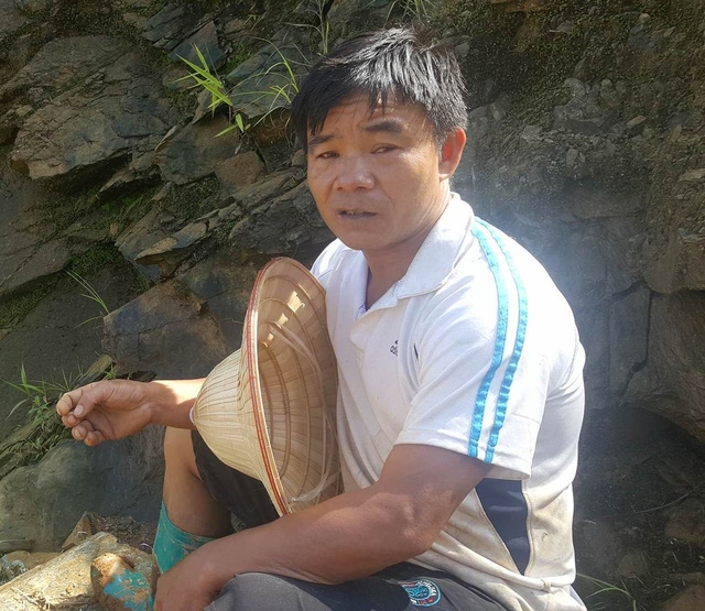  Ông Phạm Văn Liên từ Thanh Hoá ra Lào Cai tìm xác con nhưng sau 3 ngày không vẫn thấy. Ảnh: C.T 