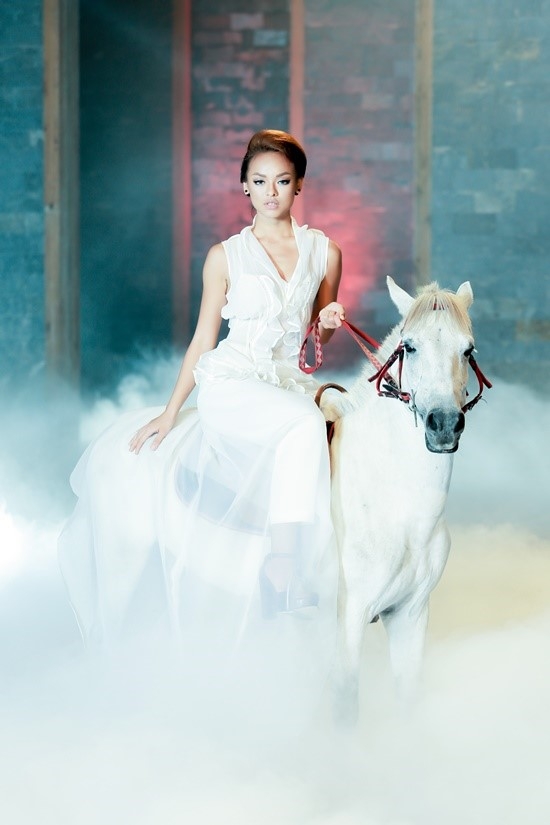 Top 5 The Face chup anh quyen ru ben tuan ma hinh anh 4