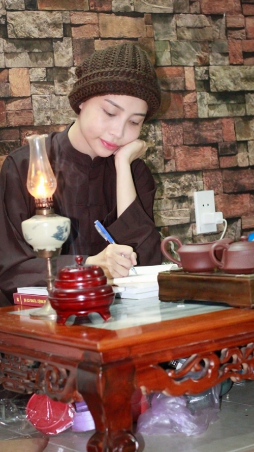 Tự sự của thiếu nữ Sài thành 'xuống tóc' để rũ bỏ hết thị phi - Ảnh 4
