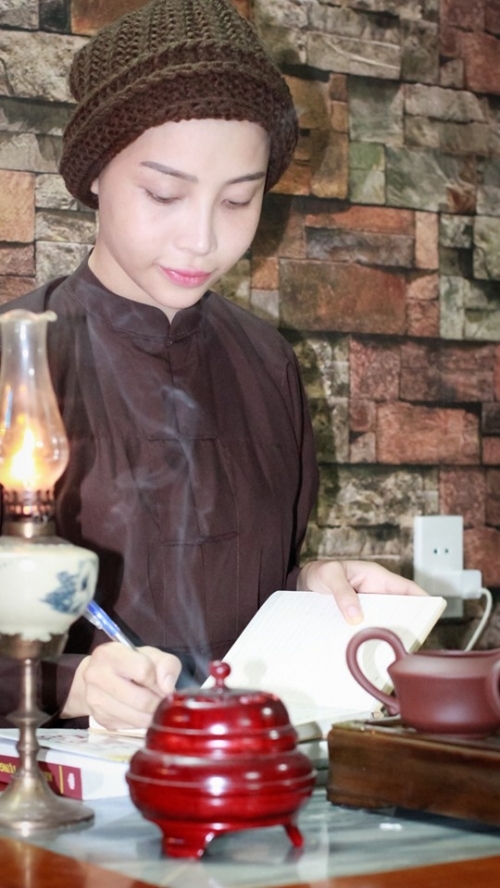 Tự sự của thiếu nữ Sài thành 'xuống tóc' để rũ bỏ hết thị phi - Ảnh 5