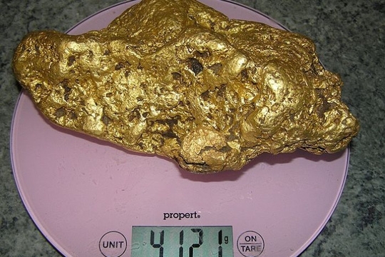  Cục vàng tìm thấy nặng hơn 4kg và trị giá khoảng 250.000 USD. Ảnh: ABC 