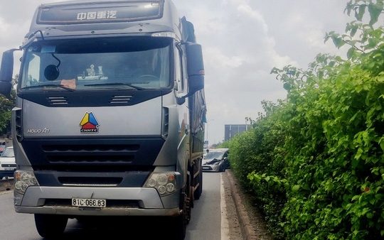  Chiếc xe tải nặng trong vụ tai nạn 