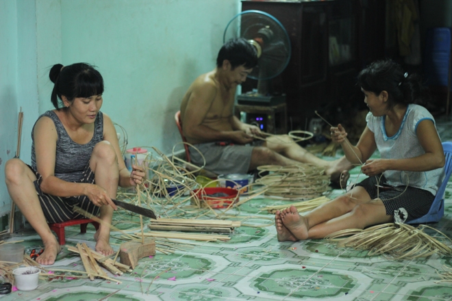 Xóm lồng đèn giấy kiếng hồi sinh giữa Sài Gòn