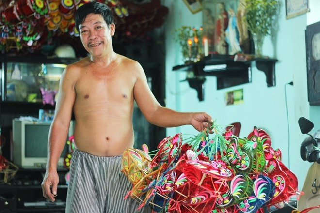 Xóm lồng đèn giấy kiếng hồi sinh giữa Sài Gòn