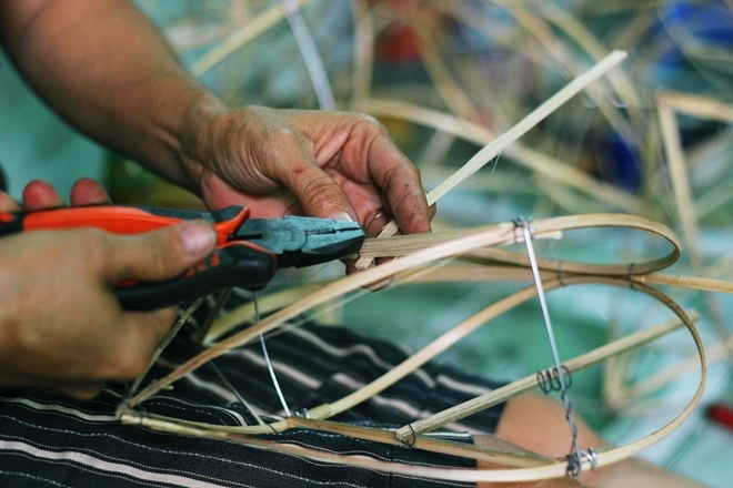 Xóm lồng đèn giấy kiếng hồi sinh giữa Sài Gòn