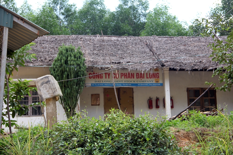Công ty Đại Long, chủ mỏ đá bị tổ liên ngành do thanh tra Sở GTVT chủ trì hành cho ra bã, buộc phải chung chi hàng chục triệu đồng/lần kiểm tra.