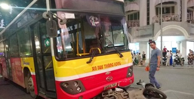 Tin mới vụ xe buýt gây tai nạn liên hoàn khiến cô gái chết thảm