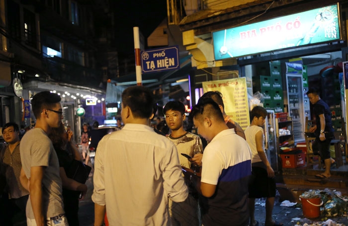 Cảnh đối lập trước và sau “giờ giới nghiêm” ở Hà Nội hình ảnh 10 canh doi lap truoc va sau “gio gioi nghiem” o ha noi hinh anh 10