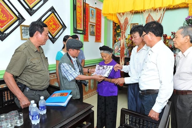 Người hùng Hoàng Xuân Vinh tri ân huyền thoại Trần Oanh - Ảnh 2.