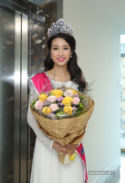 do-my-linh-xinh-dep-xuat-hien-sau-dang-quang-7