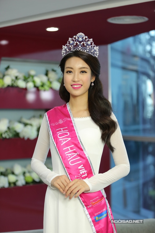 do-my-linh-xinh-dep-xuat-hien-sau-dang-quang-8