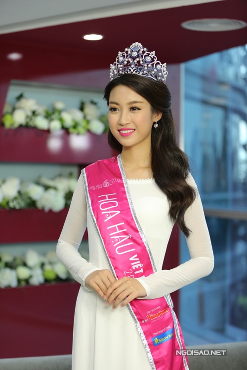 do-my-linh-xinh-dep-xuat-hien-sau-dang-quang-9
