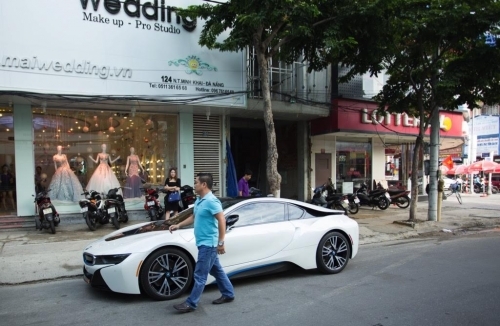 'Lộ' danh tính người chồng mua siêu xe 7 tỷ BMW i8 tặng sinh nhật vợ - Ảnh 3