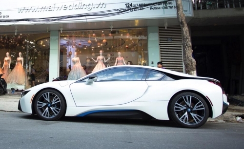 'Lộ' danh tính người chồng mua siêu xe 7 tỷ BMW i8 tặng sinh nhật vợ - Ảnh 6