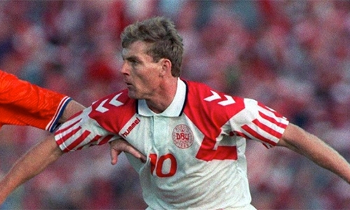 nha-vo-dich-euro-1992-khoa-than-pha-dam-tran-dau-o-dan-mach-1